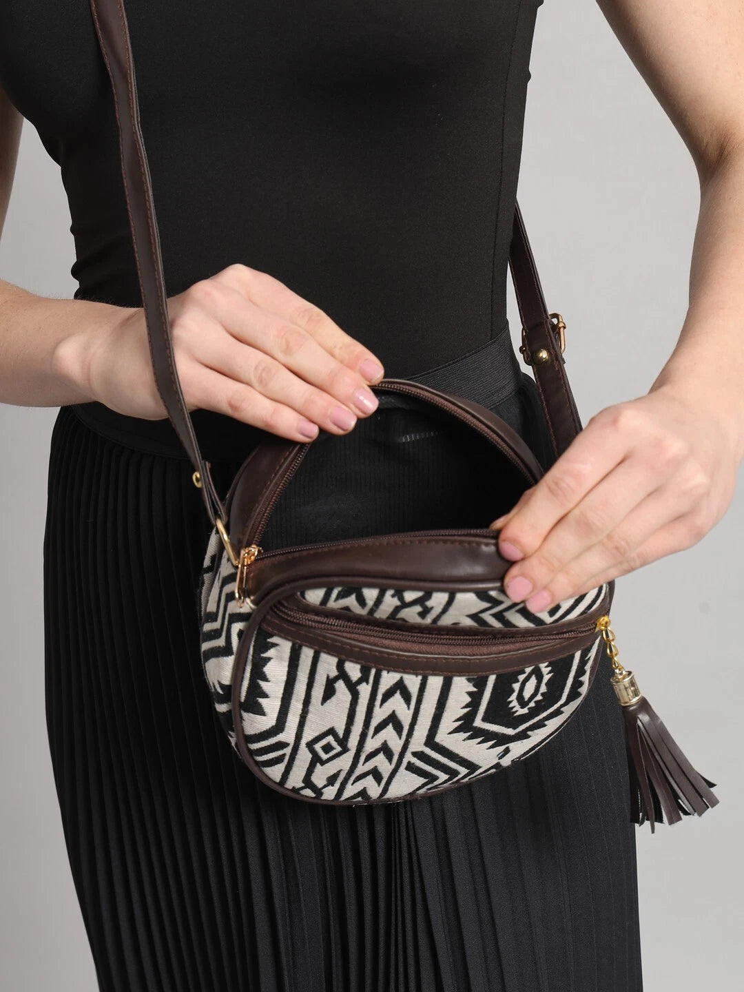 Flicker Jacquard Round Sling Bag - Onyx
